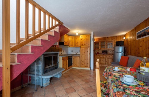 Sarre Apartment | Cosy apartment for 6 guests with TV and balcony, close to Aosta