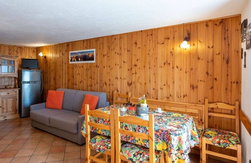 Sarre Apartment | Cosy apartment for 6 guests with TV and balcony, close to Aosta