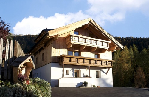 Fendels Apartment | Cosy apartment near ski lift in Fendels
