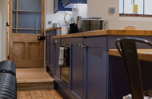 Norwich Apartment | Cosy Apartment Sleeping 2 Close to City Centre