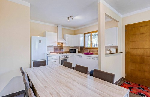 Pietroso Apartment | Cosy apartment with pool, A/C, WIFI, TV, patio, pets allowed, panoramic view and parking