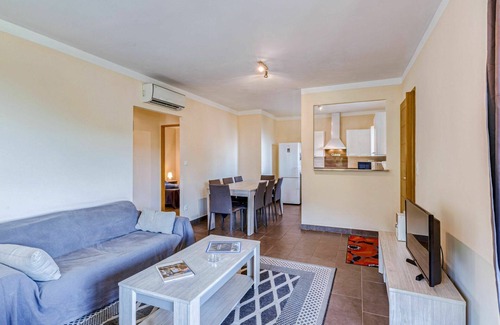 Pietroso Apartment | Cosy apartment with pool, A/C, WIFI, TV, patio, pets allowed, panoramic view and parking