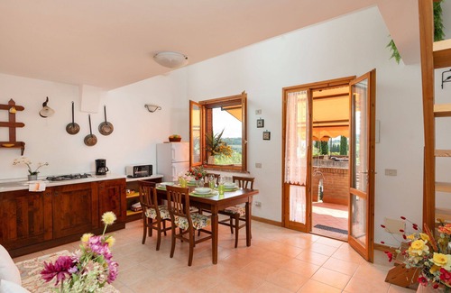 Sughera Apartment | Cosy apartment with WIFI, pool, A/C, TV, patio, panoramic view, parking, close to San Gimignano