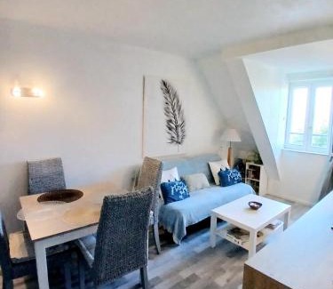 Cabourg Apartment | Cosy appartement dans une villa avec piscine, proche du centre et de la mer