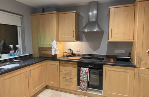 Dunmurry House | Cosy Authentic Irish Home, 10 mins from Belfast city centre.
