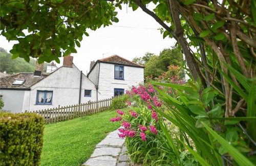 Chapel Ground House | Cosy Bake Cottage, Great Location in Looe, Cornwall