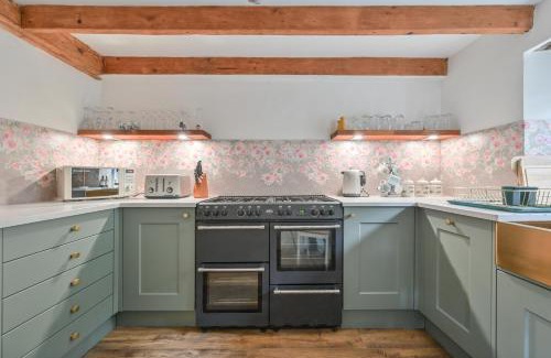 Chapel Ground House | Cosy Bake Cottage, Great Location in Looe, Cornwall