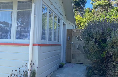 Paekakariki House | Cosy Beach Cottage