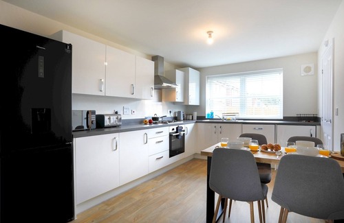 Giltbrook House | Cosy Brinsley Stay |EV|Garden|WiFi|Office | Pass The Keys