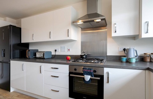 Giltbrook House | Cosy Brinsley Stay |EV|Garden|WiFi|Office | Pass The Keys