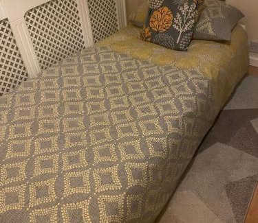 Bexhill-on-Sea Apartment | Cosy bungalow Air con & Wi-fi