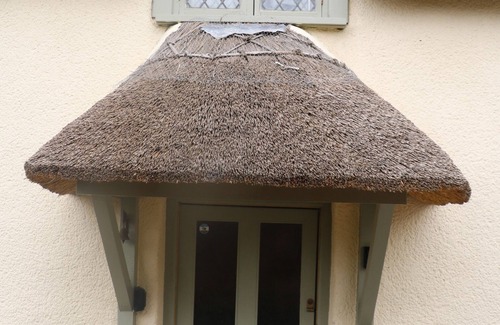 Williton Cottage | Cosy C17th pet-friendly Cottage: WIFI, Woodburner, Enclosed Garden & Parking