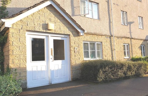 Paisley Apartment | Cosy Cactus Flat Paisley UWS UNI Glasgow Airport