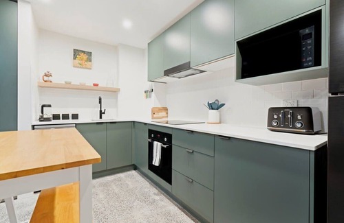 Camperdown Apartment | Cosy Camperdown Summa