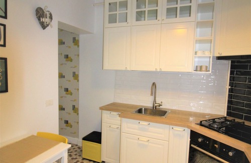 Gara de Nord Apartment | Cosy central apartment near to the train station!