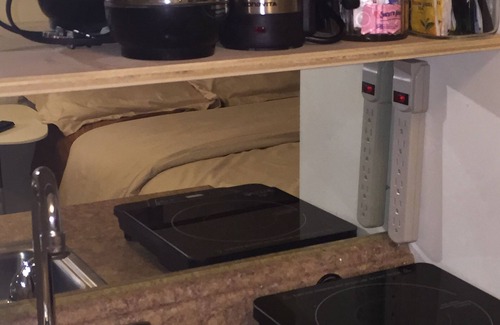 Harlem Apartment | Cosy Central Harlem studio, private entrance, ensuit , kitchenette,