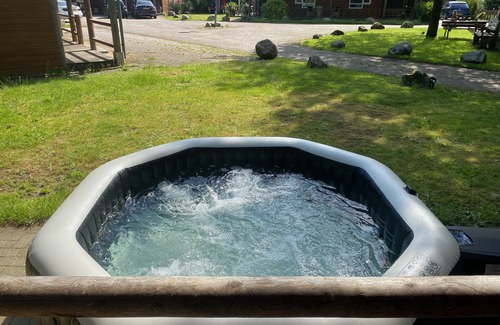 Erm Ski Chalet | Cosy chalet with jacuzzi, 50 metres from a beautiful swimming lake