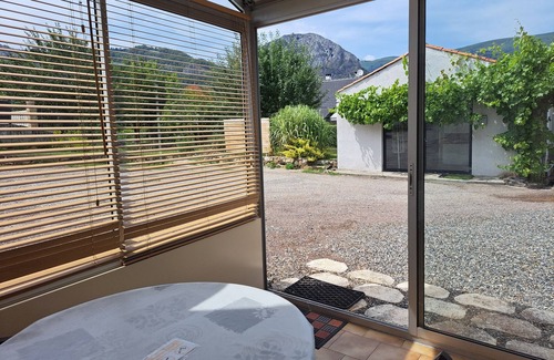 Tarascon-sur-Ariege Apartment | Cosy "champagne" mountain & nature gîte Tarascon/Ariège