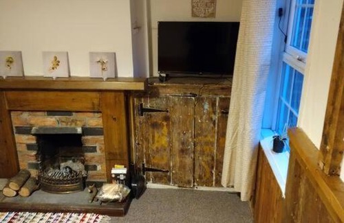 Tilney Fen End House | Cosy character cottage