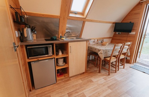Cockburnspath Cabin | Cosy Coastal Cabin with Wood Fired Hot Tub