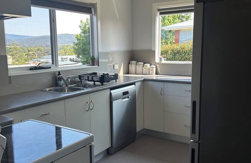 Triabunna Cottage | Cosy Coastal Cottage close to Maria Island Ferry - deck overlooking Spring Bay