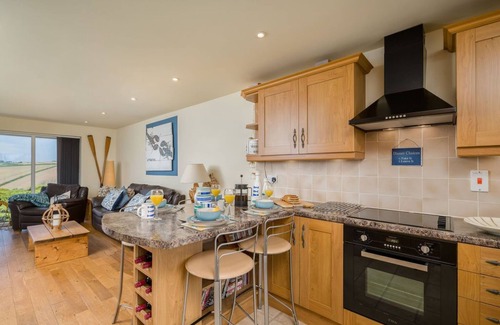 Thurlestone House | Cosy Coastal Getaway, Thurlestone. Garden. Beaches. Log Burner. Dog Friendly