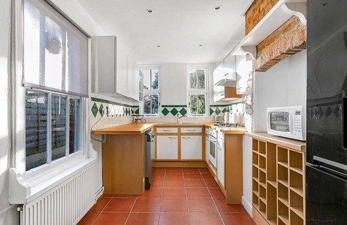 Squirrel's Heath House | Cosy & Comfortable Family Home in Romford| Pass The Keys