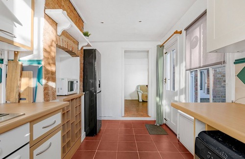 Squirrel's Heath House | Cosy & Comfortable Family Home in Romford| Pass The Keys