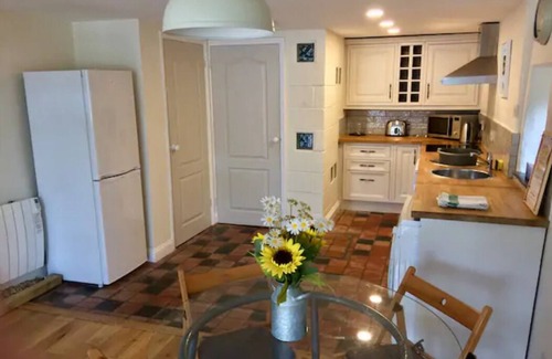 Probus Apartment | Cosy Cornish Bolt Hole, Pet Friendly