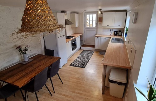 Saint Erth Praze Cottage | Cosy cornish dog friendly cottage, 5 mins from beach