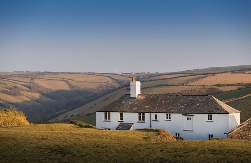 Saint Gennys Cottage | Cosy cottage on the cliffs,for walking and nature lovers near Crackington Haven.