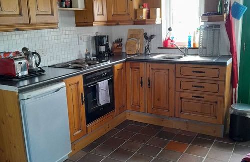 Skibbereen House | Cosy cottage in a dream location by the sea