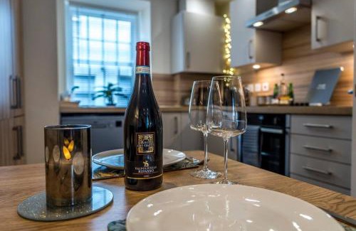 Kendal House | Cosy Cottage in Central Kendal with Parking!