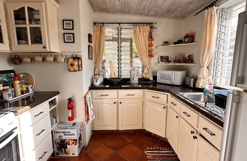 Sunset Crest Cottage | Cosy cottage near the beautiful West Coast beaches