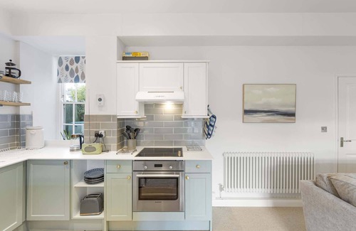 Newquay City Centre House | Cosy Cottage nr Bodmin Moor, Private Parking