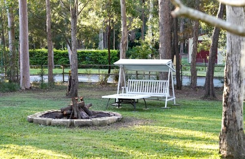 Thornlands Cottage | Cosy Cottage, peaceful acreage, pool and gardens