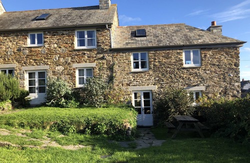 Trenance Cottage | Cosy cottage, peaceful setting 5 mins to beautiful sandy beach & fabulous walks!