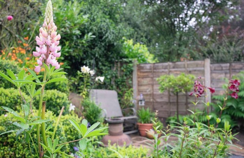 Macclesfield House | Cosy Cottage Style House in Quiet Area of Cheshire, England