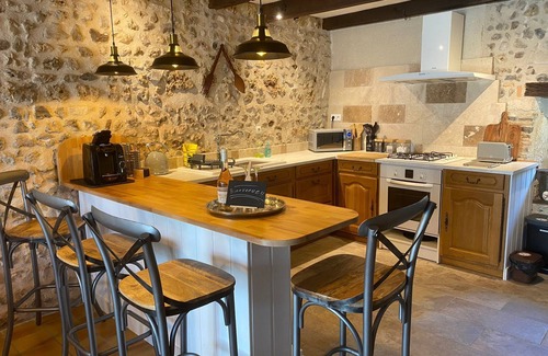 Queaux Cottage | Cosy cottage with beautiful valley view, garden & pool.