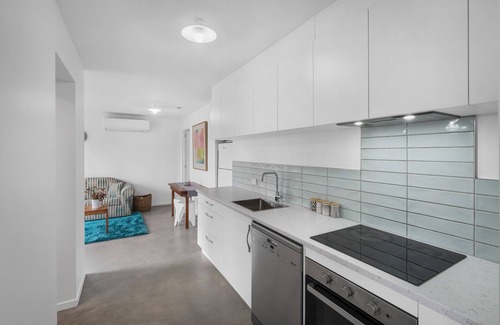 Lindisfarne Apartment | Cosy Cottesloe - One Bedroom - Free Parking - Lindisfarne