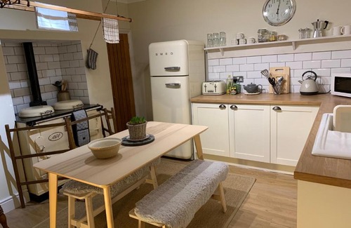 Gloucester House | Cosy Country Cottage in City Centre