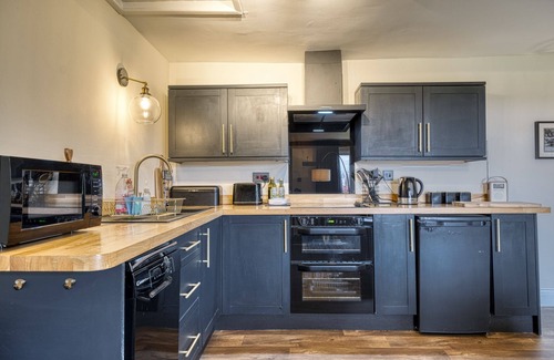 Faringdon Cottage | Cosy dog friendly holiday cottage for 2 in the Cotswolds - Honey Cottage
