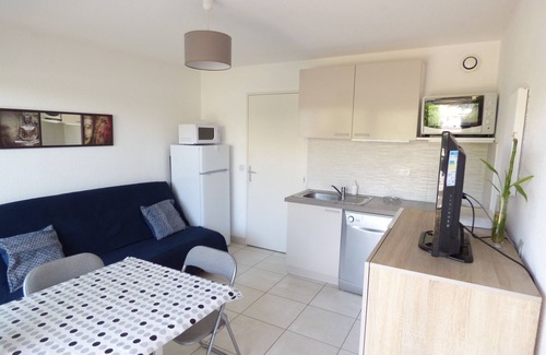 Palavas-les-Flots Apartment | COSY garden apartment, air conditioning, swimming pool, parking, wifi, sec. res. ANCV