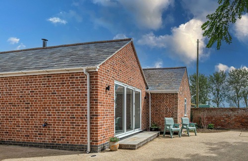 Rochford Cottage | Cosy Georgian cottage, Sleeps 6, 3 bedrooms, RSPB Wallasea Island escapes.