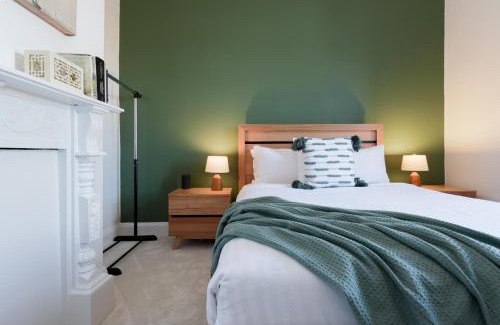 Launceston CBD House | Cosy Getaway with outdoor spaces