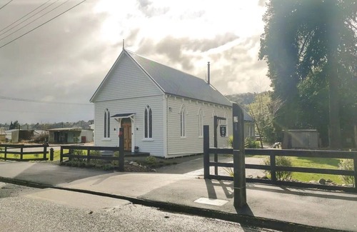 Reefton House | Cosy Historical Chuch in Quaint Mountain Village.n