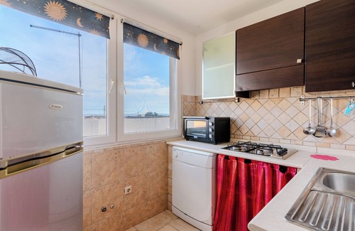 Punta Prosciutto Apartment | Cosy Holiday Apartment "Casa Julia" with Balcony and Terrace; Parking Available