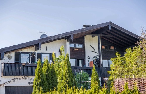 Bernau am Chiemsee Apartment | Cosy Holiday Apartment “Direkt Zwischen Chiemsee und Alpen” in an Idyllic Location