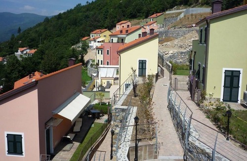 Magliolo Apartment | Cosy holiday home in the Ca' Nova region with hot tub