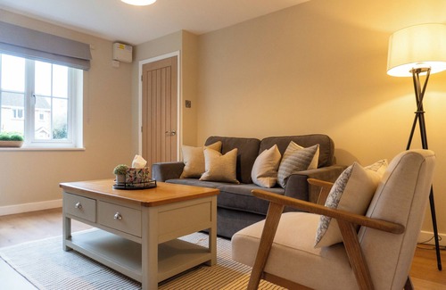 Shrewsbury House | Cosy Home with parking, 10 minute walk to town centre